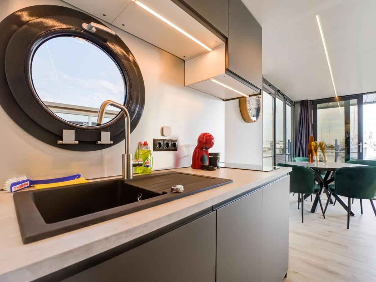 ホテル Beautiful Houseboat In Marina Of フォーレンダム エクステリア 写真