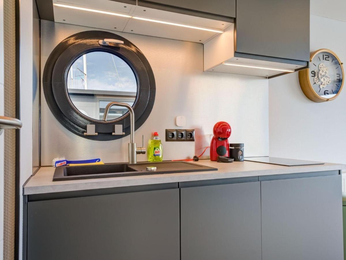 ホテル Beautiful Houseboat In Marina Of フォーレンダム エクステリア 写真