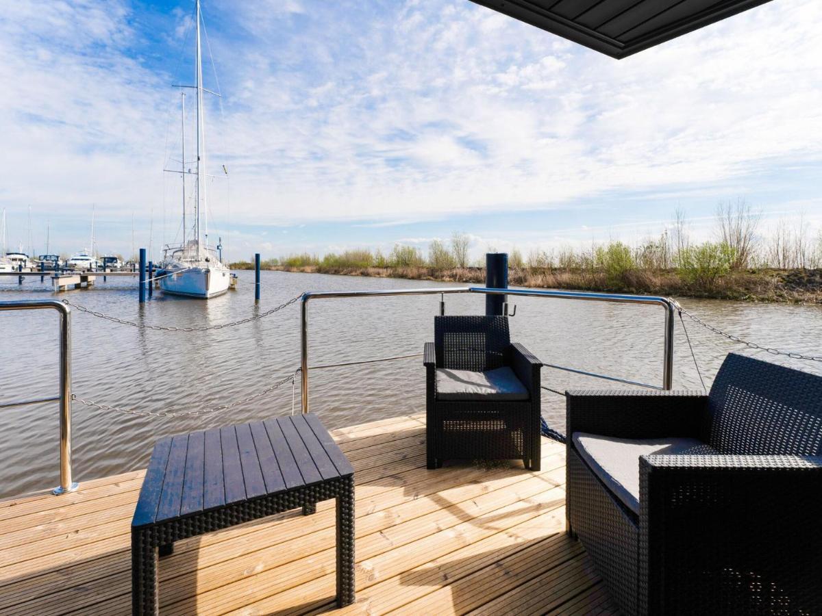ホテル Beautiful Houseboat In Marina Of フォーレンダム エクステリア 写真